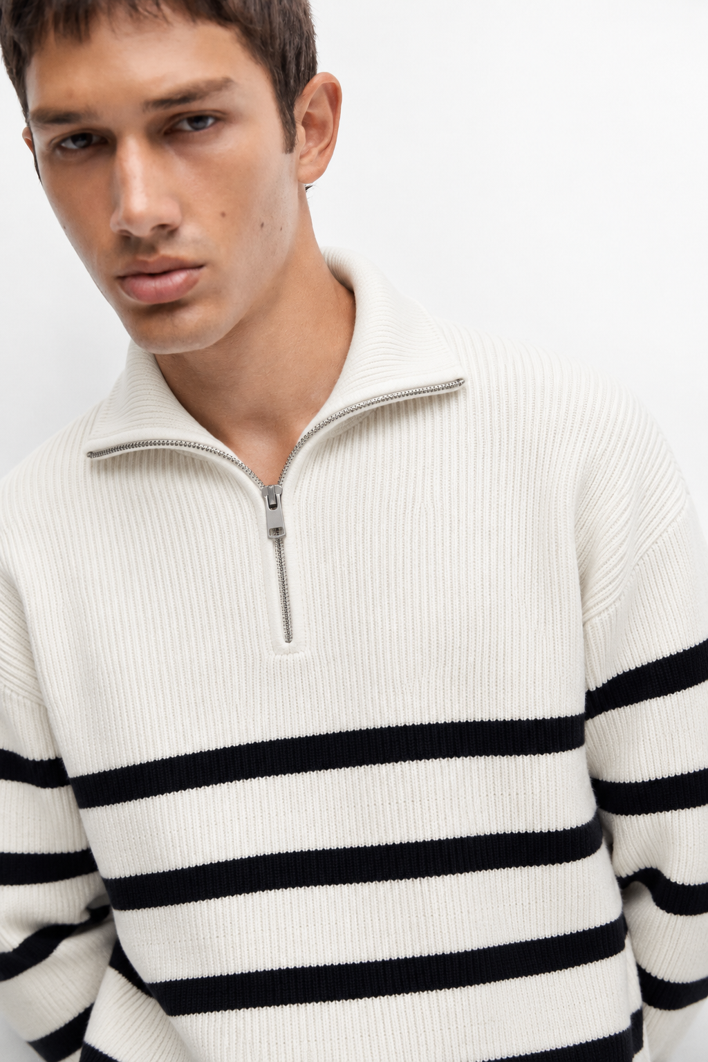 Riviera sweater collar and zip detail